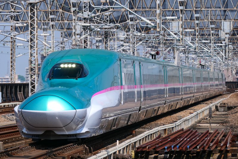 東北新幹線はやぶさ（E5系）の実物写真