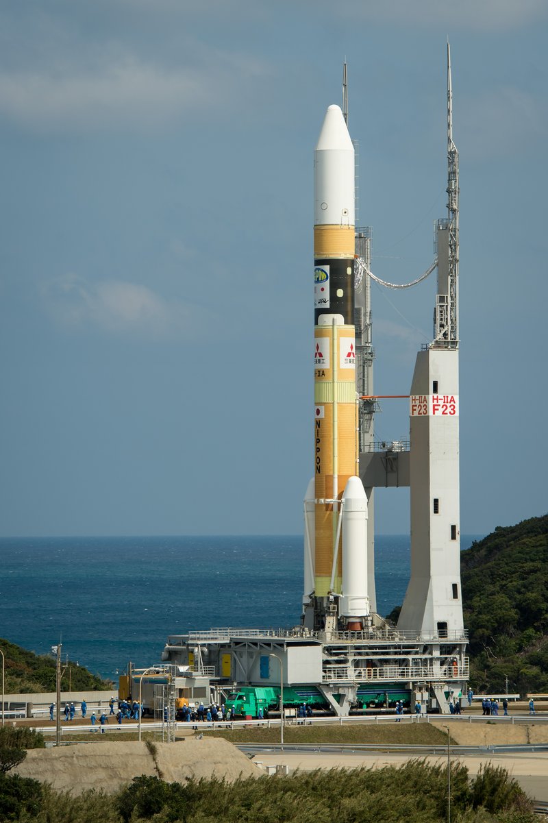 宇宙へ飛び立つ日本のH-IIAロケット