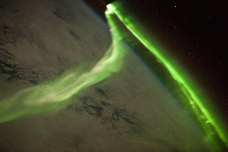 国際宇宙ステーション（ISS）から撮影されたエメラルドグリーンのオーロラ